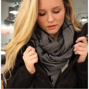 Lululemon Vinyasa Convertible Scarf Rulu OS Gray Herringbone EUC Snap Travel